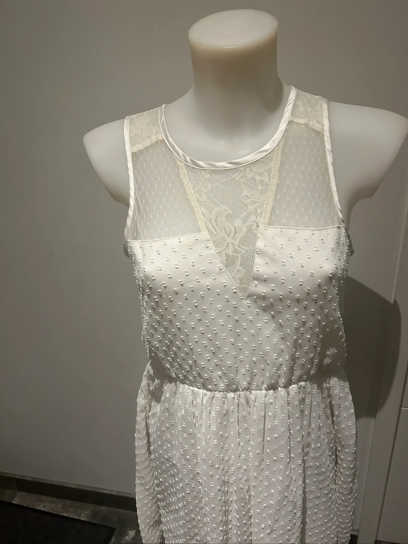 White dress – photo 3